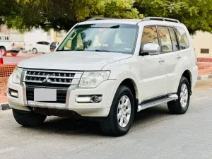 2017 ميتسوبيشي باجيرو in dubai