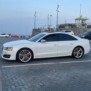 2015 اودي اس ٨ in dubai
