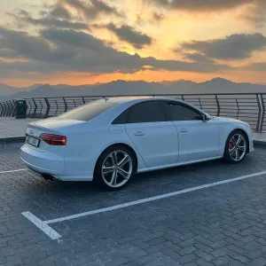2015 اودي اس ٨