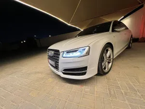 2015 اودي اس ٨ in dubai