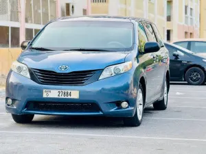 2013 تويوتا سيينا in dubai