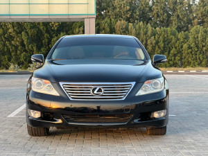 Lexus LS460 2011, American, short, excellent, inside and out