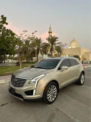 2017 كاديلاك اكس تي ٥ in dubai