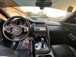 2018 جاكوار اي بيس