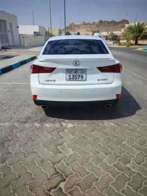 2016 لكزس اي اس