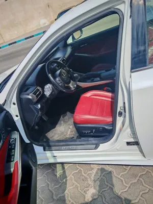 2016 لكزس اي اس