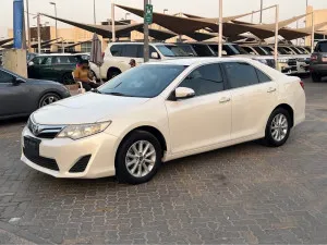2015 تويوتا كامري in dubai