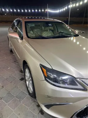 2011 لكزس ES - اي اس