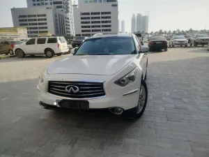 2014 Infiniti QX70 in dubai