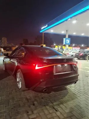2021 لكزس اي اس