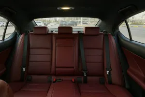 2021 لكزس اي اس