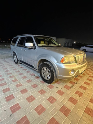 2004 Lincoln Navigator in dubai