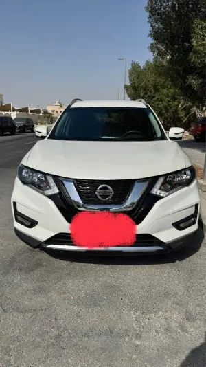 2017 نيسان روج in dubai