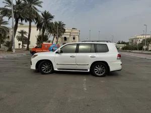 2010 لكزس أل أكس ٥٧٠