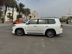 2010 لكزس أل أكس ٥٧٠