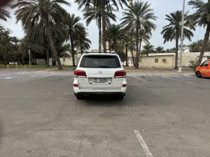 2010 لكزس أل أكس ٥٧٠