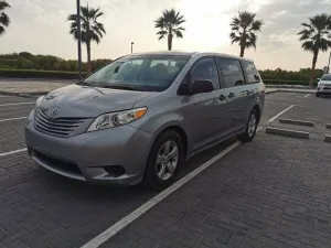 2013 Toyota Sienna in dubai