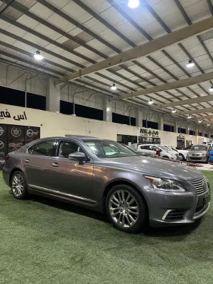 2016 Lexus LS in dubai