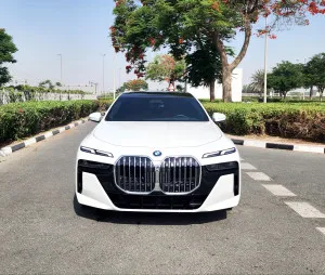 2023 بي أم دابليو الفئة - 7   in dubai