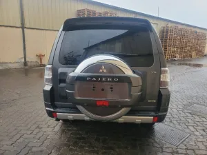 2013 Mitsubishi Pajero
