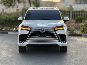 2025 لكزس ال اكس ٧٠٠