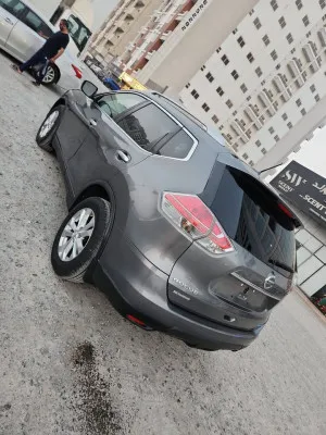 2015 نيسان روج