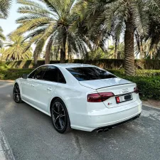 2016 اودي اس ٨