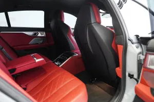 2023 BMW M8