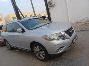 2015 نيسان باثفايندر  in dubai