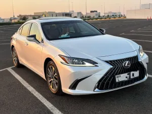 2022 Lexus ES in dubai
