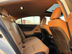 2022 Lexus ES