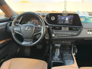 2022 Lexus ES
