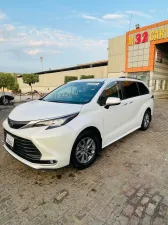 2022 Toyota Sienna in dubai