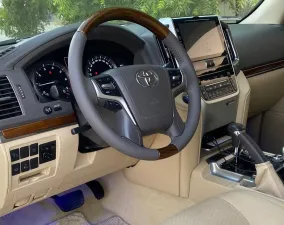 2017 Toyota Land Cruiser