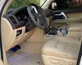 2017 Toyota Land Cruiser