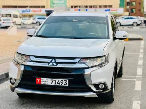 2017 ميتسوبيشي أوتلاندر in dubai
