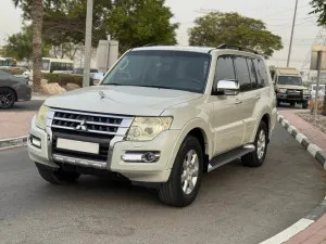 2015 ميتسوبيشي باجيرو in dubai