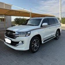 2020 تويوتا لاند كروزر in dubai