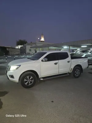 2016 نيسان نافارا