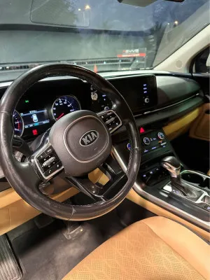 2021 Kia Carnival in Dubai