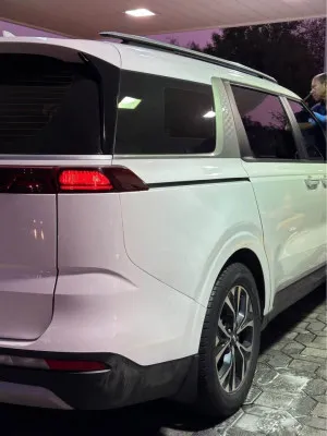 2021 Kia Carnival in Dubai
