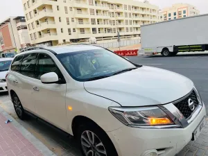 2015 نيسان باثفايندر  in dubai
