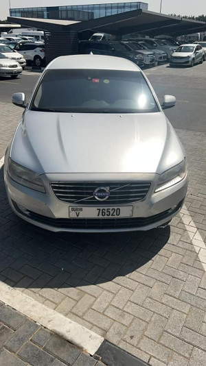 2016 Volvo V70 in dubai