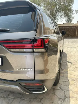 2025 لكزس ال اكس ٦٠٠