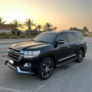2021 تويوتا لاند كروزر in dubai