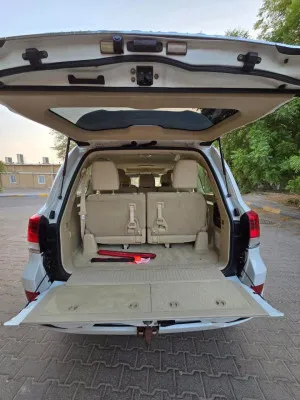 2017 Toyota Land Cruiser