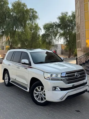 2018 تويوتا لاند كروزر in dubai