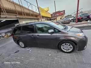 2013 Toyota Sienna in dubai