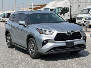 2019 Toyota Highlander in dubai