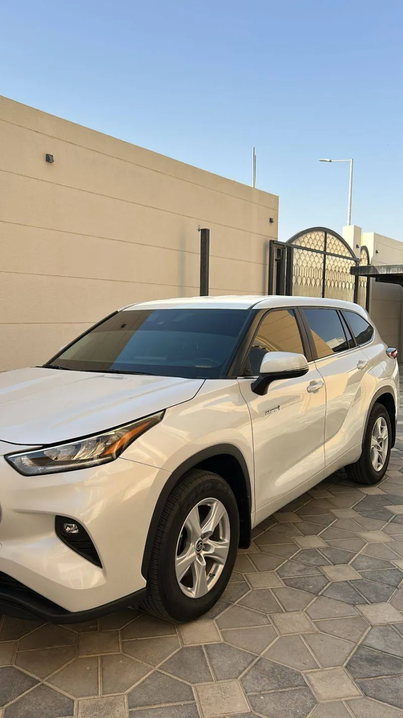 2024 Toyota Highlander in Dubai